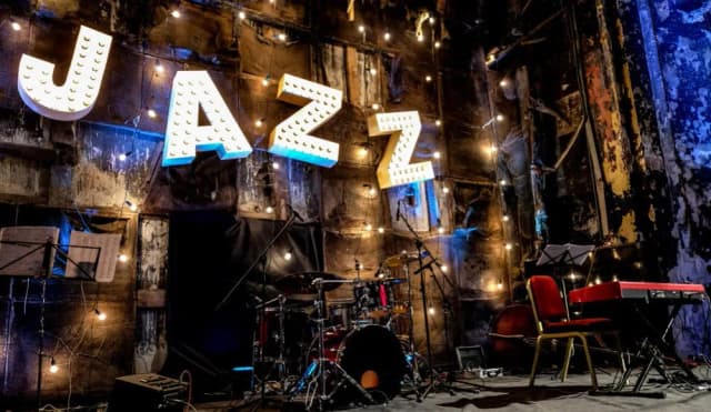 Suita jazzowa: od historii po współczesne formy muzyczne - instrumentarium Suita jazzowa: od historii po współczesne formy muzyczne - instrumentarium