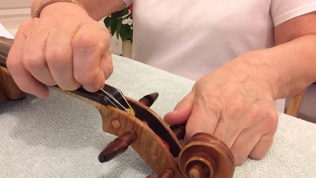 Jak założyć struny do skrzypiec bez ryzyka uszkodzenia instrumentu Jak założyć struny do skrzypiec bez ryzyka uszkodzenia instrumentu