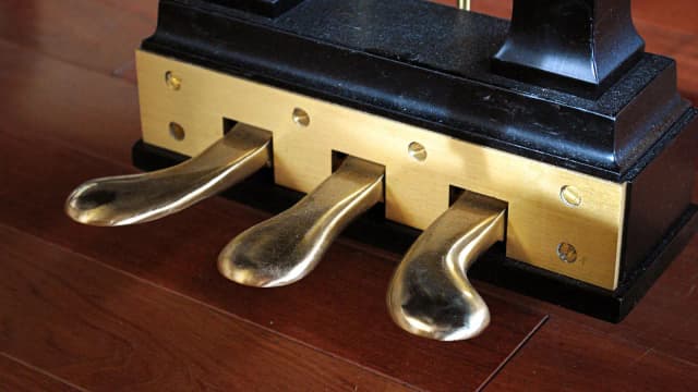 Poznaj wszystkie funkcje pedałów w pianinie - zastosowanie i praktyka Poznaj wszystkie funkcje pedałów w pianinie - zastosowanie i praktyka