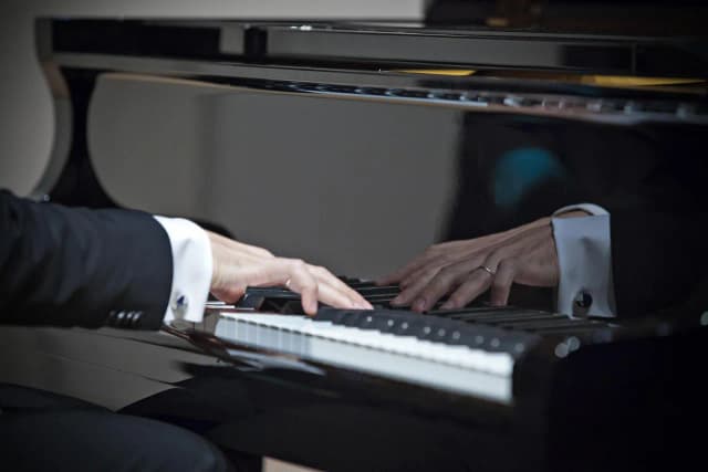 Najsłynniejsi pianiści na świecie: poznaj wirtuozów grających na pianinie Najsłynniejsi pianiści na świecie: poznaj wirtuozów grających na pianinie