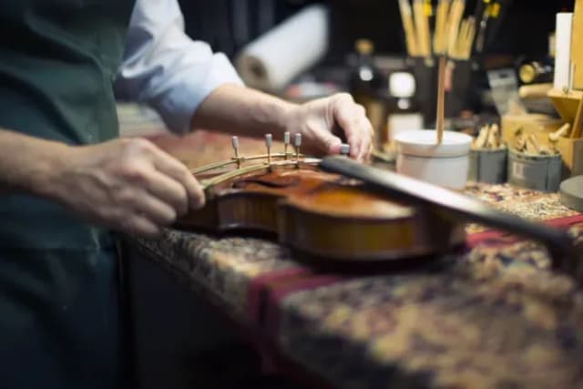 Kto naprawia skrzypce? Jak znaleźć lutnika i uniknąć wysokich kosztów Kto naprawia skrzypce? Jak znaleźć lutnika i uniknąć wysokich kosztów