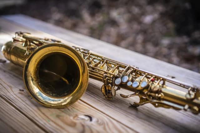 Historia saksofonu jazz: od militarnych orkiestr do króla improwizacji Historia saksofonu jazz: od militarnych orkiestr do króla improwizacji