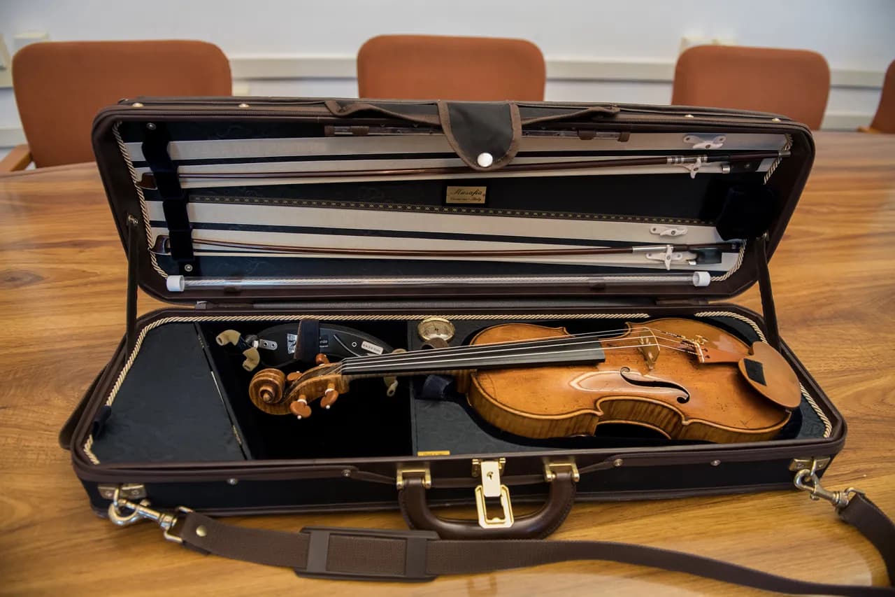 Skrzypce Stradivarius z jakiego drewna? Odkryj tajemnice ich brzmienia Skrzypce Stradivarius z jakiego drewna? Odkryj tajemnice ich brzmienia