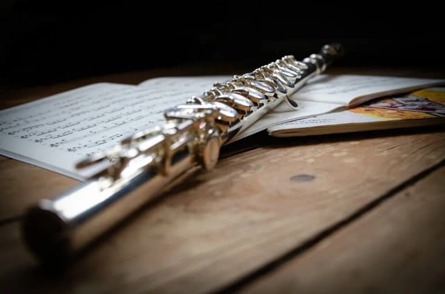 Czy flet poprzeczny jest instrumentem dętym drewnianym? Odkryj prawdę! Czy flet poprzeczny jest instrumentem dętym drewnianym? Odkryj prawdę!