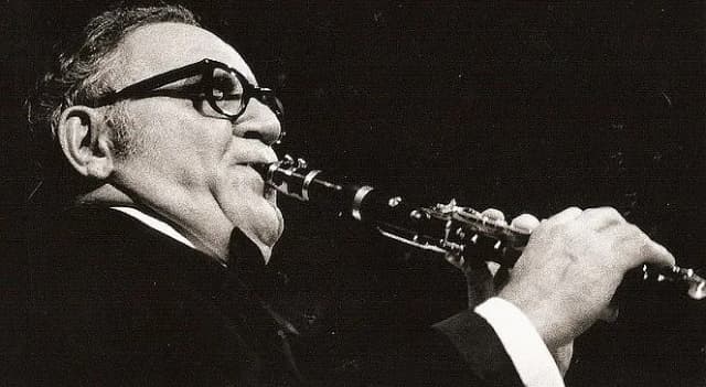 Styl jazzowy Goodmana: odkryj jego wpływ na jazz i muzykę swingową Styl jazzowy Goodmana: odkryj jego wpływ na jazz i muzykę swingową