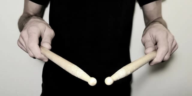 Jak kręcić pałeczką od perkusji: 5 prostych kroków dla początkujących Jak kręcić pałeczką od perkusji: 5 prostych kroków dla początkujących